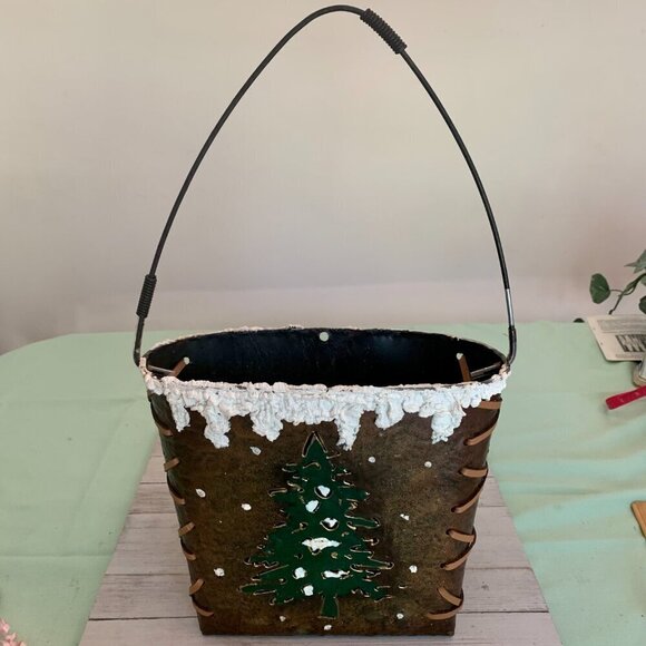 Vintage Rustic Christmas Metal Wall Door Hanging Basket XMAS Tree Snow Leather - Picture 13 of 16